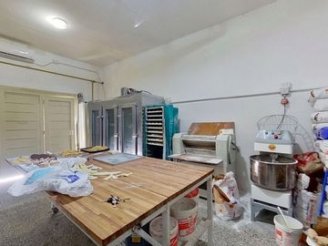 VENTA SALÓN/DEPO EN HURLINGHAM IDEAL PANIFICADORA
