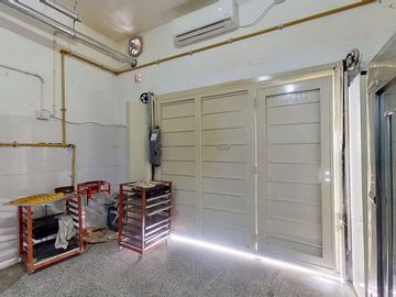 VENTA SALÓN/DEPO EN HURLINGHAM IDEAL PANIFICADORA