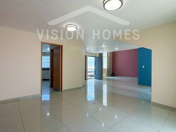 Casa en venta con amplios espacios y excelente distribución
