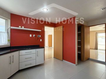 Casa en venta con amplios espacios y excelente distribución