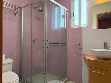 Casa en venta con amplios espacios y excelente distribución