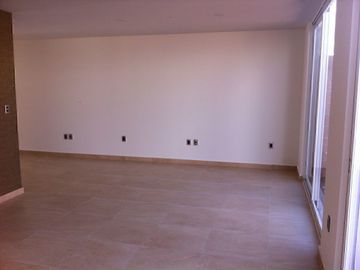 Casa en Renta, La Condesa Juriquilla, 4 Recs., 4 estacionamientos. Vigilancia.