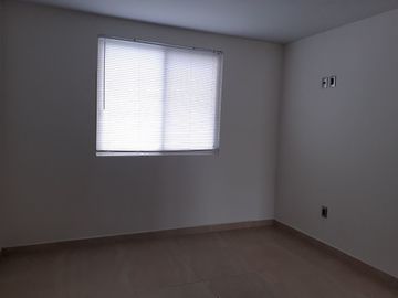 Casa en Renta, La Condesa Juriquilla, 4 Recs., 4 estacionamientos. Vigilancia.