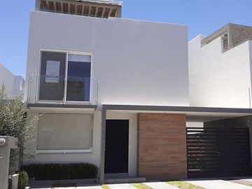 Casa en Renta, La Condesa Juriquilla, 4 Recs., 4 estacionamientos. Vigilancia.