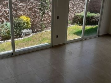 Casa en Renta, La Condesa Juriquilla, 4 Recs., 4 estacionamientos. Vigilancia.