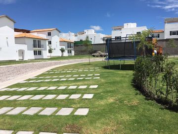 Duplex en Renta  en Las Condes III con vista privilegiada a la cañada