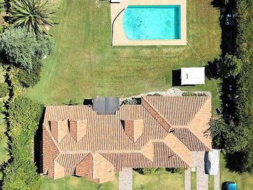 En venta exclusiva casa estilo chileno en Condominio Los Placeres – Rinconada de Los Andes. 11.400 UF.