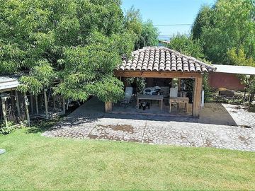 En venta exclusiva casa estilo chileno en Condominio Los Placeres – Rinconada de Los Andes. 11.400 UF.