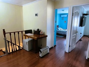 AMPLIA Casa Venta 4D/2B/3E 2Pisos Regularizados 135m²hab | cerca Metro Las Rejas