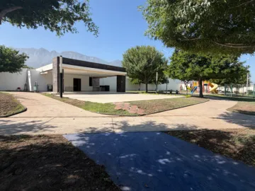 ??Casa  en Venta en Fraccionamiento Cumbres Provenza, unica en Esquina en una ubicación privilegiada