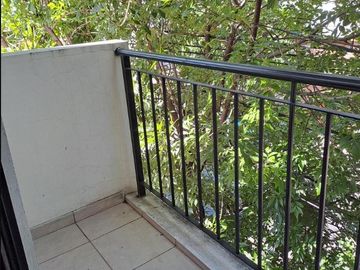 Departamento al frente con balcón