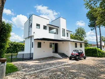 Casa en venta en Avandaro, Valle de Bravo, México