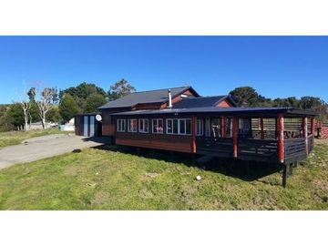 SE VENDE HERMOSA Y AMPLIA PROPIEDAD UBICADA EN HUICHA, ANCUD