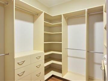 En venta hermosa casa  de 2 pisos, 310 m2., San Isidro, Quillota. 14.976 UF