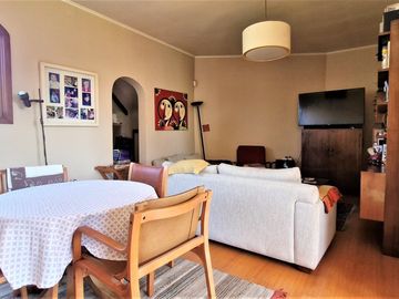 En venta hermosa casa  de 2 pisos, 310 m2., San Isidro, Quillota. 14.976 UF
