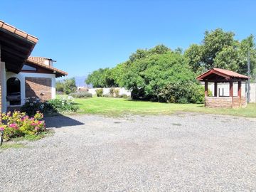 En venta hermosa casa  de 2 pisos, 310 m2., San Isidro, Quillota. 14.976 UF