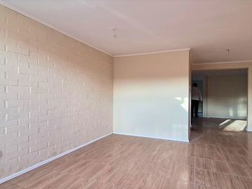 Venta de amplia casa recién remodelada, 4 dormitorios, en Limache. 68 M$