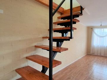 Venta de amplia casa recién remodelada, 4 dormitorios, en Limache. 68 M$