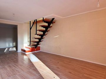 Venta de amplia casa recién remodelada, 4 dormitorios, en Limache. 68 M$