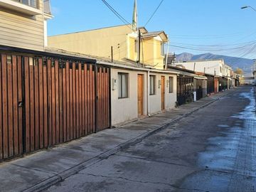 Venta de amplia casa recién remodelada, 4 dormitorios, en Limache. 68 M$
