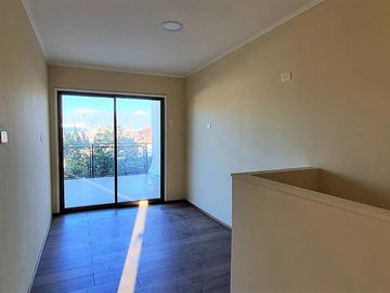 Venta de amplia casa recién remodelada, 4 dormitorios, en Limache. 68 M$