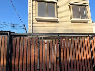 Venta de amplia casa recién remodelada, 4 dormitorios, en Limache. 68 M$