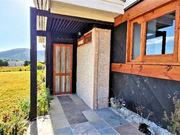En venta, parcela de 5.000 m2., con casa de 2 dormitorios, en El Melón, Nogales.  100 M$