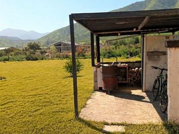 En venta, parcela de 5.000 m2., con casa de 2 dormitorios, en El Melón, Nogales.  100 M$
