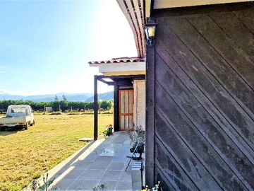 En venta, parcela de 5.000 m2., con casa de 2 dormitorios, en El Melón, Nogales.  100 M$