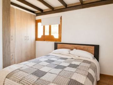 En venta, parcela de 5.000 m2., con casa de 2 dormitorios, en El Melón, Nogales.  100 M$