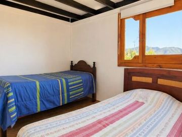 En venta, parcela de 5.000 m2., con casa de 2 dormitorios, en El Melón, Nogales.  100 M$