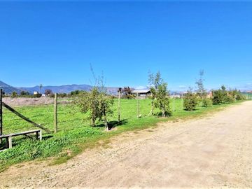 Venta de parcela plana de  5.752 m2., en Quillota. 2.495 UF.