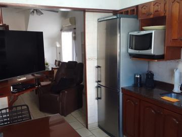 Alquiler casa 3 amb. con cochera  Lanús Este