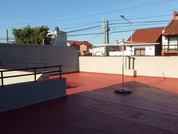 Alquiler casa 3 amb. con cochera  Lanús Este
