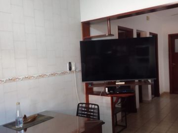 Alquiler casa 3 amb. con cochera  Lanús Este