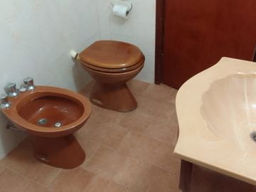 Alquiler casa 3 amb. con cochera  Lanús Este