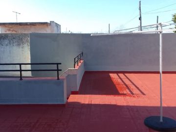 Alquiler casa 3 amb. con cochera  Lanús Este