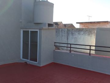 Alquiler casa 3 amb. con cochera  Lanús Este