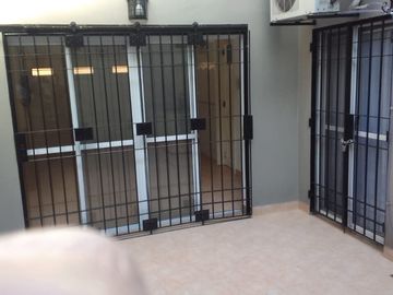 Alquiler casa 3 amb. con cochera  Lanús Este