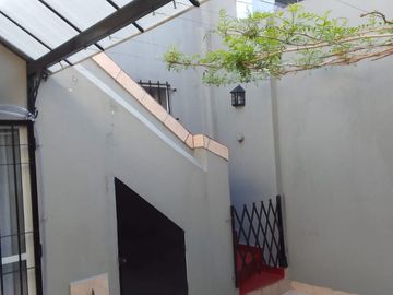 Alquiler casa 3 amb. con cochera  Lanús Este