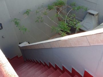 Alquiler casa 3 amb. con cochera  Lanús Este