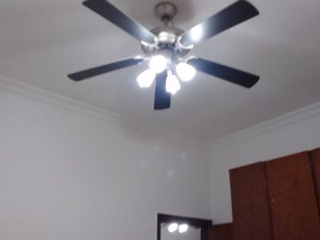 Alquiler casa 3 amb. con cochera  Lanús Este