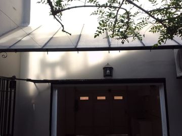 Alquiler casa 3 amb. con cochera  Lanús Este
