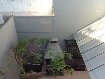 Alquiler casa 3 amb. con cochera  Lanús Este