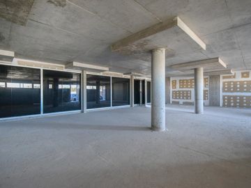Alquiler local a estrenar c/ 3 vidrieras + 3 cocheras - VEN Street Center, Dique Luján, Tigre