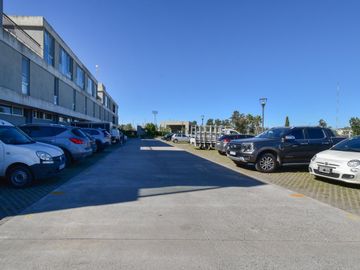 Alquiler local a estrenar c/ 3 vidrieras + 3 cocheras - VEN Street Center, Dique Luján, Tigre
