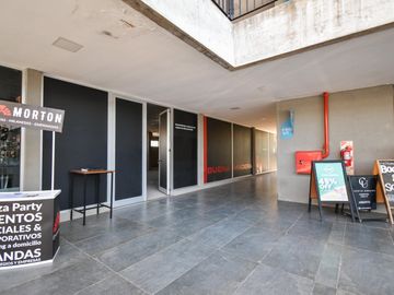 Alquiler local a estrenar c/ 3 vidrieras + 3 cocheras - VEN Street Center, Dique Luján, Tigre