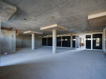Alquiler local a estrenar c/ 3 vidrieras + 3 cocheras - VEN Street Center, Dique Luján, Tigre