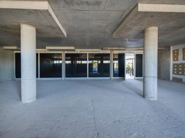 Alquiler local a estrenar c/ 3 vidrieras + 3 cocheras - VEN Street Center, Dique Luján, Tigre