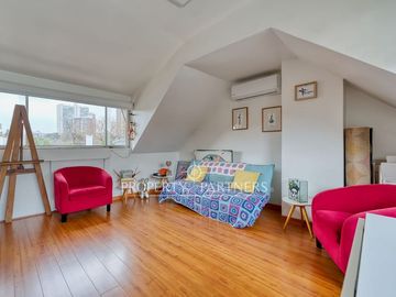 Venta casa en Ñuñoa: amplios espacios, 4 dormitorios y excelente conectividad en un sector consolidado.